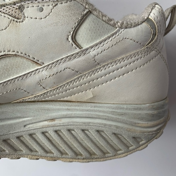 Sketchers Vintage Original Shape Up Toning Sneakers In White - Picture 4 of 9